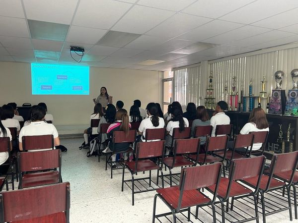 CapaNegras's tweet photo. Plática sobre Prevención de Adicciones al los alumnos del CBTIS #34 de Piedras Negras, impartido por la Lic. Azahí Carolina Valdez Saldaña.
@Jurisdiccion1PN @CONADICmx 
#JuntosPorLaPaz
#ConadicTeEscucha
#CuidaTuSaludMental
 @ceca_coahuila @CapasCoahuila https://t.co/uh8pyx0pOZ