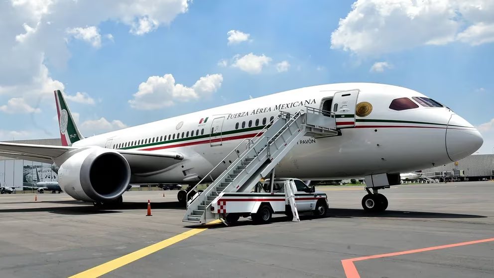 AlzagaBeltran's tweet photo. Y @lopezobrador_ cumplió su capricho regaló el avión q se pagó con los impuestos de los mexicanos.
Ganó el presidente de Tayikistán.
Y le regaló 6 mil millones de dólares a @iberdrola para q invirtieran en energías limpias en Brasil
Ganó @LulaOficial
Obrador odia a los mexicanos https://t.co/XgJO3fIDkn