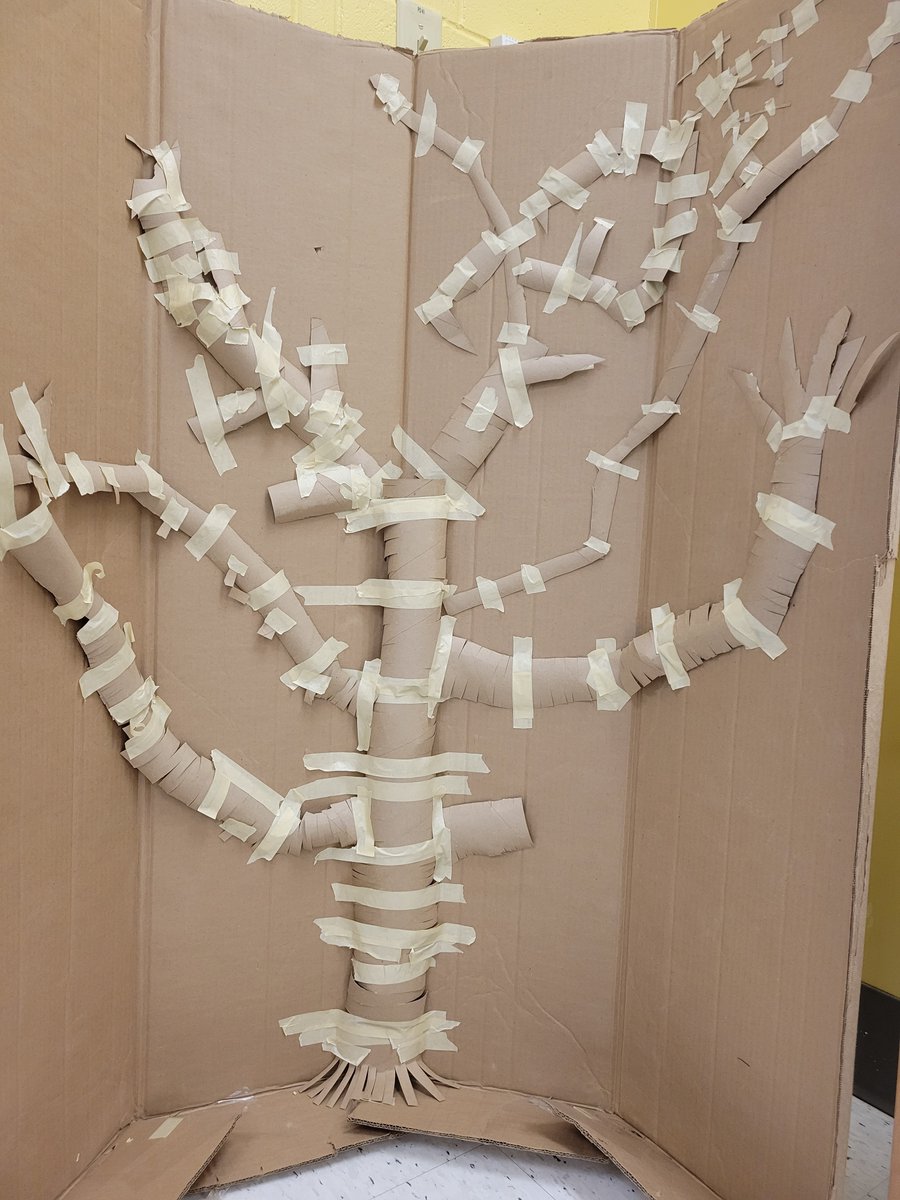 SusanGalbraith4's tweet photo. I absolutely LOVE it when teachers take on some of the resources I share. Look at this amazing tree sculpture by the gr2/3 class under Lindsay Steeves. Bravo! This was inspired by the work of UK artist @DarrellWakelam. Check him out! @ASD_West #YouCanBuildit https://t.co/fGeQmU6f55