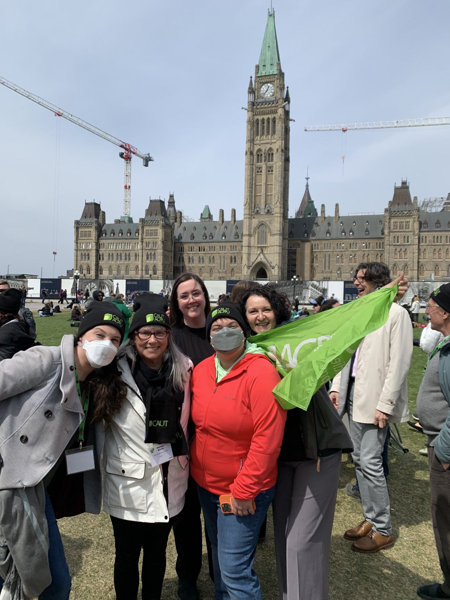 melissadwhite1's tweet photo. On a break from CAUT Council meetings, we joined our academic union colleagues from across the country on the picket lines in support ⁦@psac_afpc⁩ workers on Parliament Hill! Solidarity! ⁦@AUNBTweeter⁩ ⁦⁦@kendie81⁩ ⁦@SueBrigham2⁩ ⁦@CAUT_ACPPU⁩ https://t.co/jyDReAU1aD