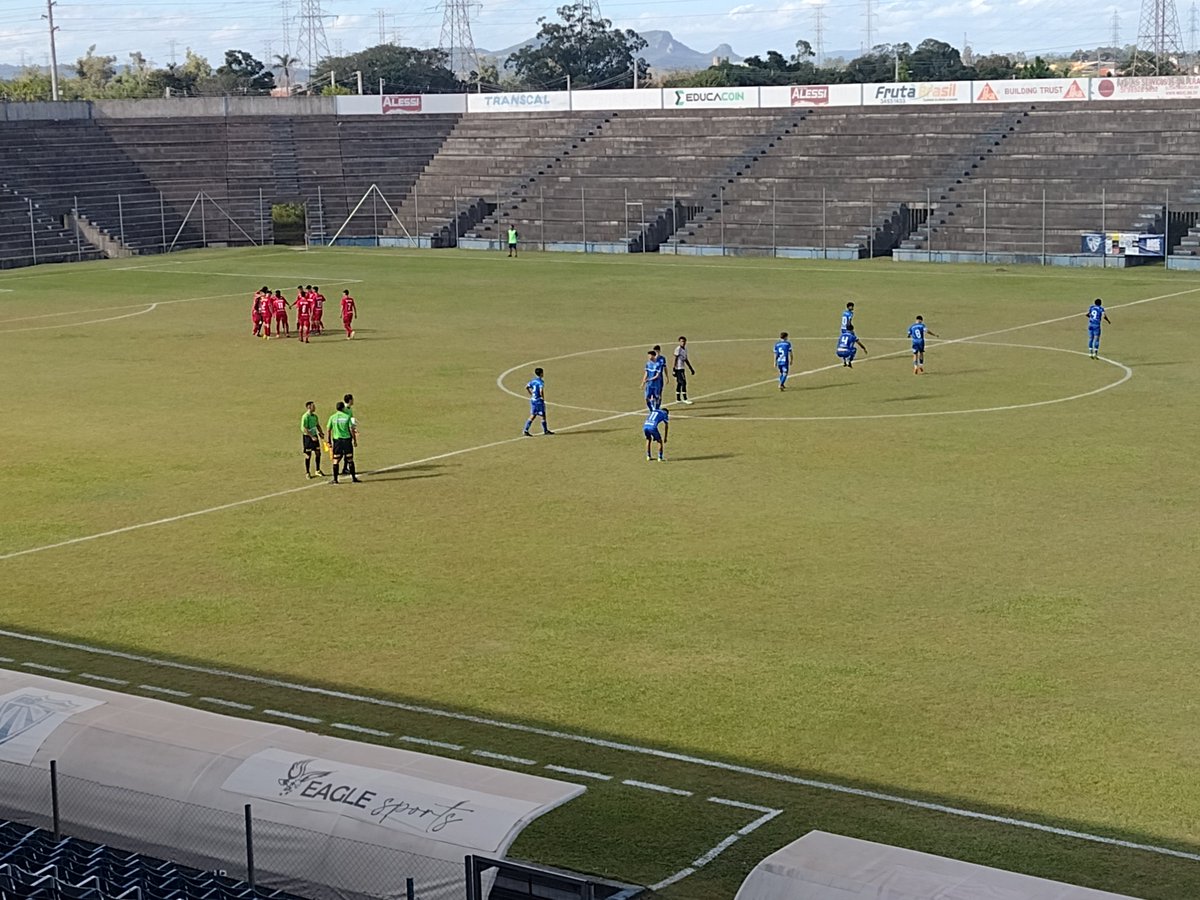 alexmoraes78's tweet photo. Cruzeiro X @saoluizdeijui sub 17.
Times em campo para logo mais às 15h a bola começar a rolar.

#CruzeiroRS #ClubeDaCidade https://t.co/qDd2zM99U8