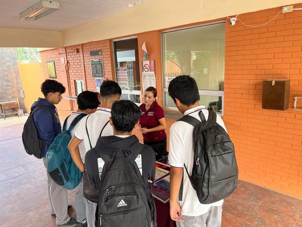 CapaNegras's tweet photo. Uneme Capa presente con un módulo con información sobre Prevención de Adicciones dirigido a los alumnos del CBTIS #34 de Piedras Negras, a cargo de la Lic. Alma Ivonne Méndez Romero.
@Jurisdiccion1PN  @CONADICmx
#ConadicTeEscucha
#CuidaTuSaludMental
@ceca_coahuila @CapasCoahuila https://t.co/GqdyX8CVnE