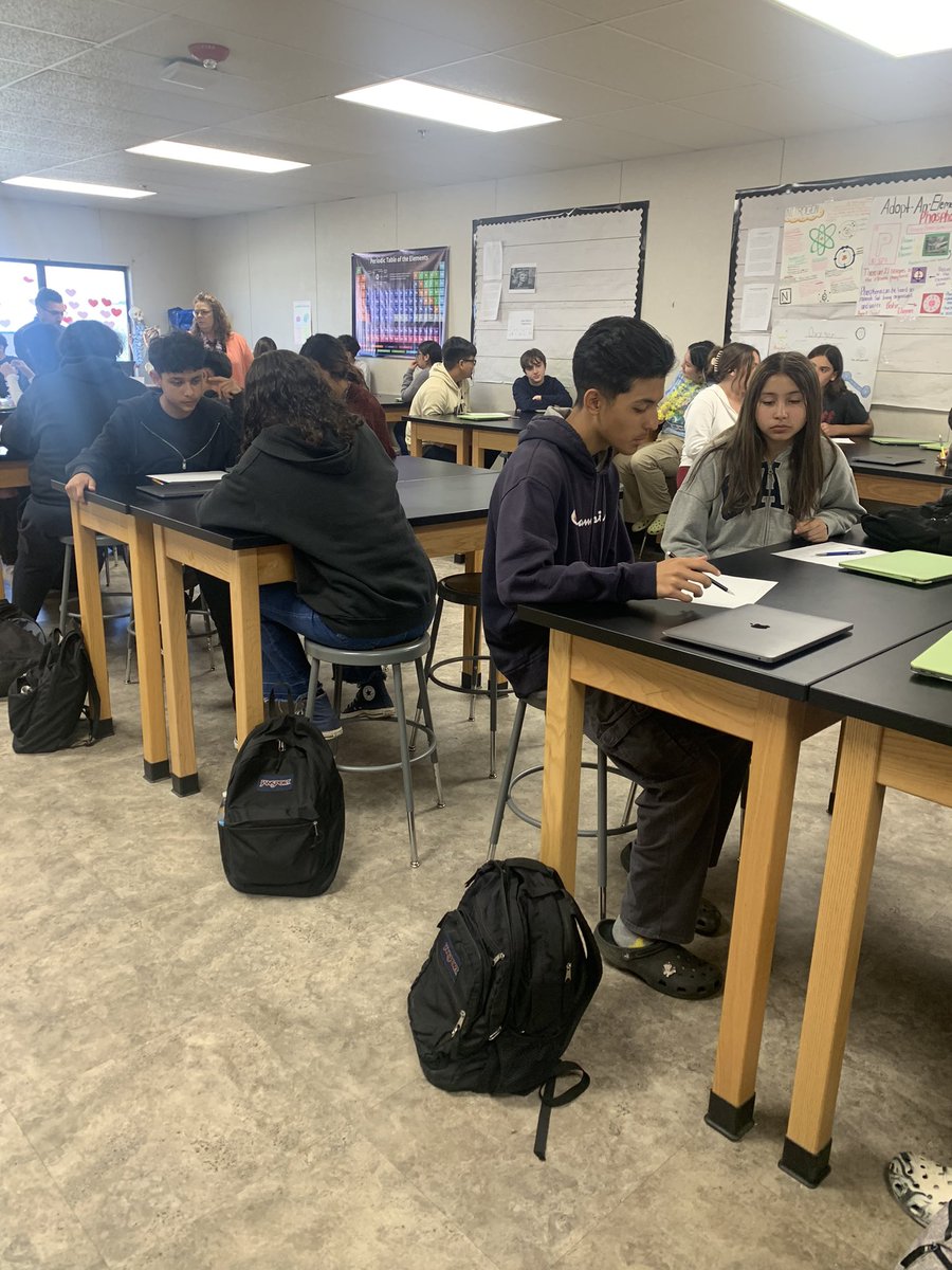 jenlsanders's tweet image. Great teamwork yesterday by our Science department. Working together with TCOE to grow as educators! #lessonstudy #mypscience @IBinBSD @SCIABEARS @BurtonSchools