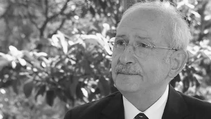 ajans_muhbir's tweet photo. 💥 ANKA muhabiri Tamer Arda Erşin: 

"Bir gazeteci olarak bugünü hiç unutmayacağım. 

Mezarlıkta ‘Bu Fatiha okumayı bilmiyor ki, sen buna neden Fatiha okutturuyorsun?’ tepkisi sonrası Kılıçdaroğlu’nun gözleri doldu. 

Onu görünce benim de gözlerim doldu.

Mezarlıkta Ensar, Tügva ve Hüda Par’cılar vardı, konvoya saldırı tamamen organizeydi.”