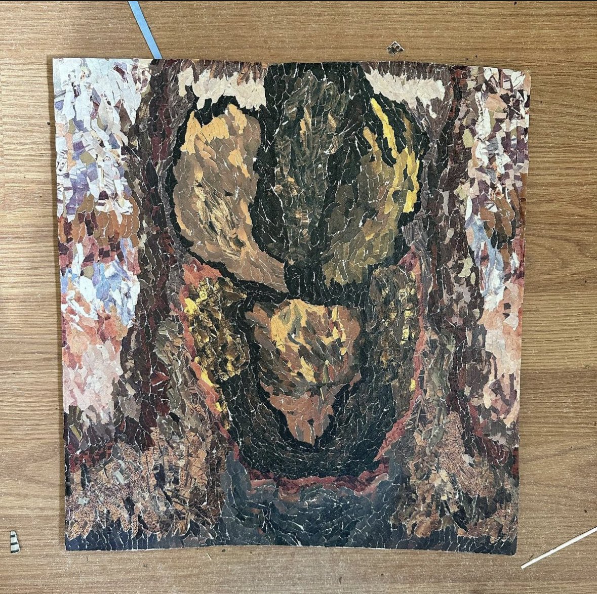 Ham_Zits's tweet photo. “I See a Face” • My largest piece so far, this one took about 7 hours over the course of the last week to complete. So far everybody sees something different • Torn up paper pasted on cardboard 
16x15
#collageart #abstract #art #artistontwittter #collage https://t.co/5eiJzYZl7E