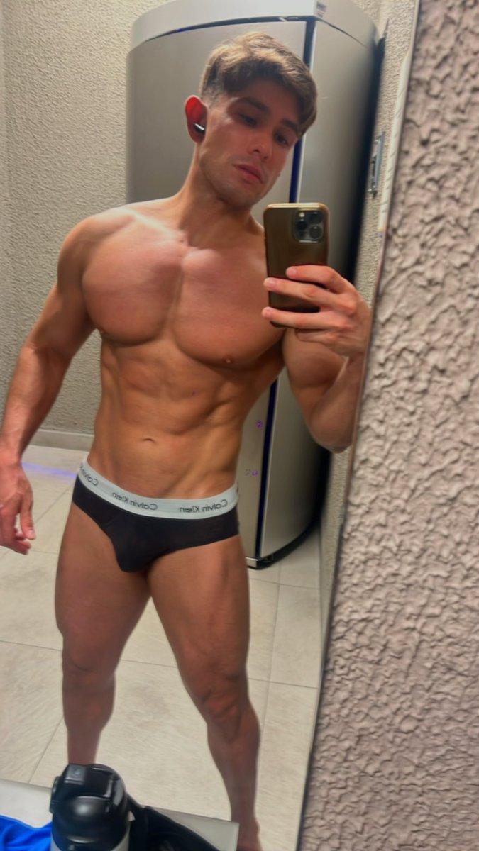 angeljuary's tweet photo. 80 magros #chicofitness #modelofitness #chicogaylatino #angeljuary #vidafitness #modeloonlyfans #justforfansmodel https://t.co/YlPyZmYkRo