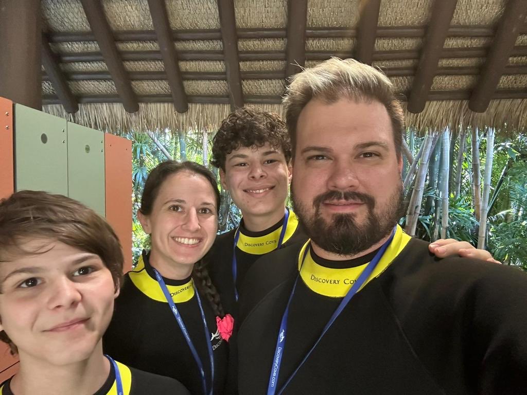 jmitch's tweet image. PTO for the first time ever and took the kids to Discovery Cove. #fosterparents