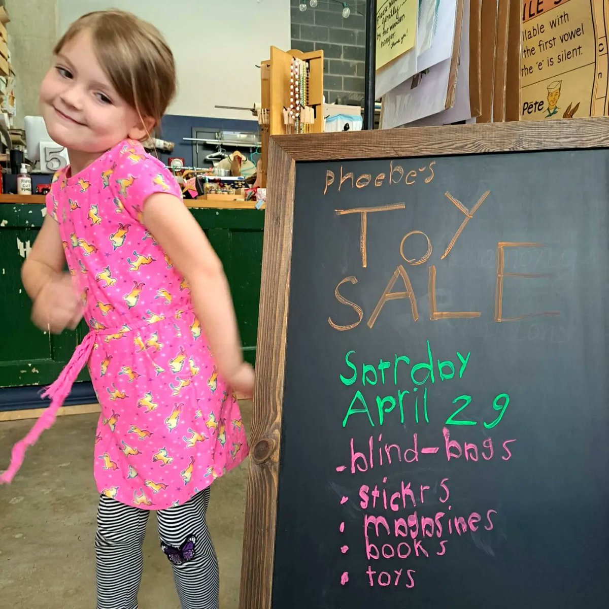 ShopAnalog's tweet image. Next Saturday: Phoebe's Pop-Up Toy Sale! Toys, books, magazines, and more will be priced to move, with small shoppers' budgets in mind. 👛 

#toysale #kidssale #kidpreneur #popupshop