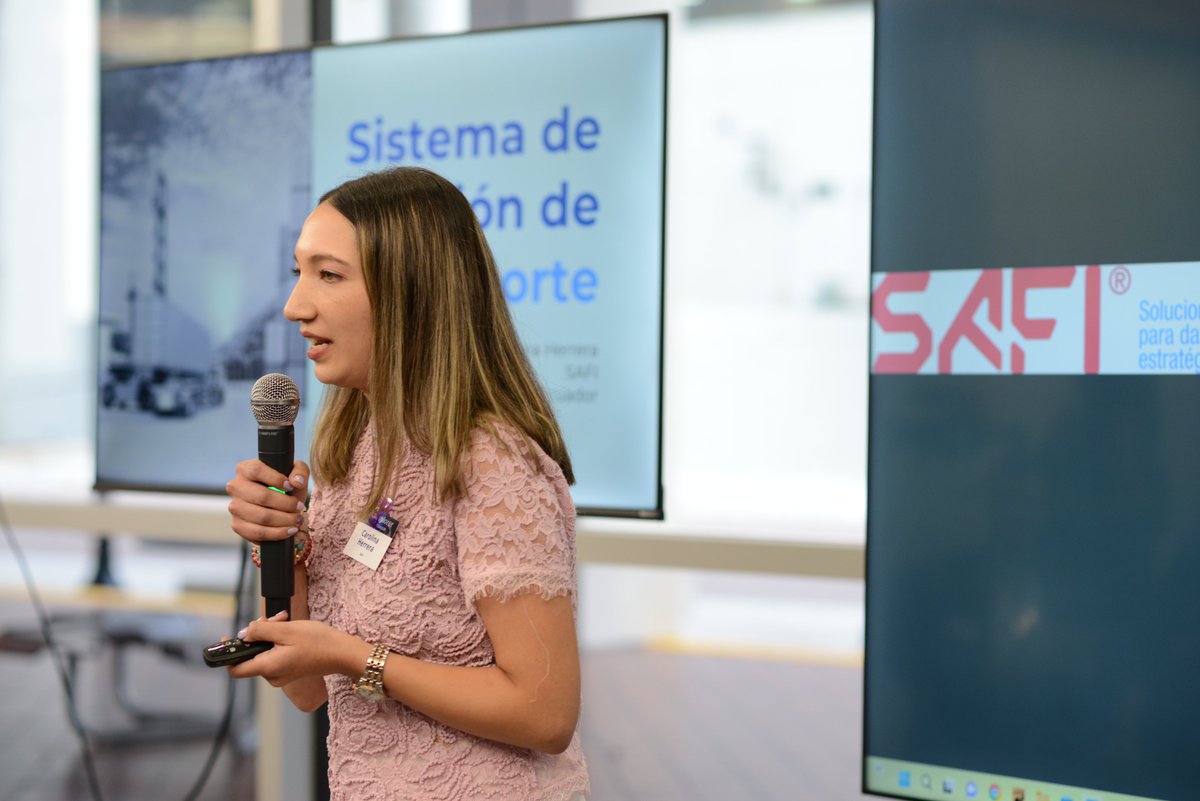 ProEcuador_'s tweet photo. Este espacio en el marco de Techxplorer, es una dinámica inspirada en Shark Tank donde 14 empresas de🇪🇨 presentaron sus proyectos tecnológicos a líderes empresariales de🇺🇸, gracias al proyecto #QuitoExporta 2.0 de @desarrolloquito, @Fedexpor @CITECec  y el apoyo de @ProEcuador_ https://t.co/gNdEjhCUZk