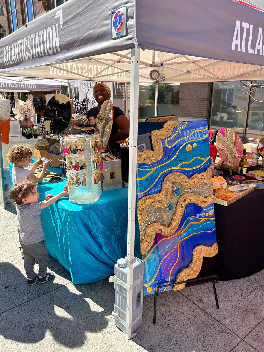 CreatorsMktAS's tweet photo. If you're a fan of handmade art and craft, Creator's Market at Atlantic Station is the place to be! @CreatorsMarketAS Join us on Saturday from 11-9 and Sunday from Noon-7 #Shoplocal #CreatorsMarketAS #Craft #weloveatl #atlantaevents #thingstodoinatlanta #discoveratl #midtownatl https://t.co/MLGLuiKQtu