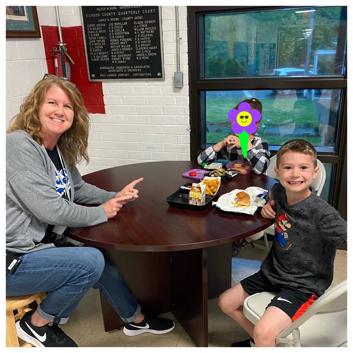 M_Wills2329's tweet photo. Bear Buck Lunch Date! @Desbears @DCS_TN #winforme #fabFriday https://t.co/GN16jKUzrk