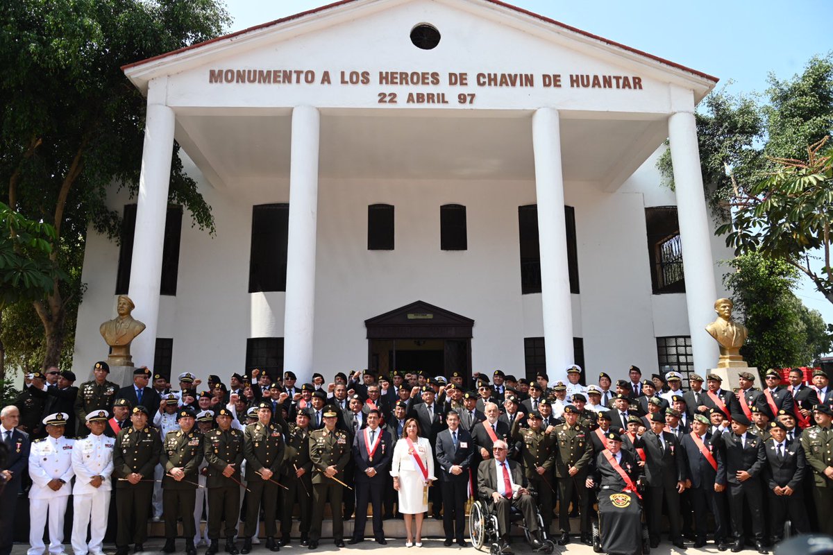 ComandoChavin's tweet photo. 26 años de la Operación de Rescate “ Chavin de huantar”  #TerrorismoNuncaMas https://t.co/9E1rZSHAw6