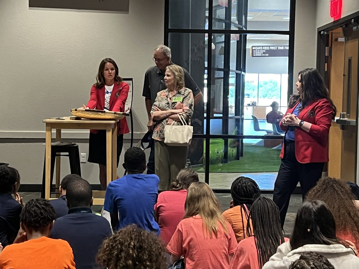 Steph_Colwell's tweet photo. One of my favorite @lifeschools events of the year is the GT Expo! @ellenksaltzman continues to expand our student’s knowledge and experience through problem solving, information literacy, and collaboration!

#LifeLeader https://t.co/Z9FAlu8Cig