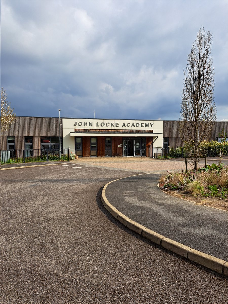 Head2HeartBooks's tweet photo. I've spent the day exploring big everyday emotions with EYFS, Reception, Yr1 and Yr2 @JLAcademy1 using my books as tools to help get important conversations started.

Book an author visit with @clutherauthor - contact @SpeakingofBks.

#authorvisit #emotionalwellbeing #bigemotions https://t.co/zDsFWHehoe