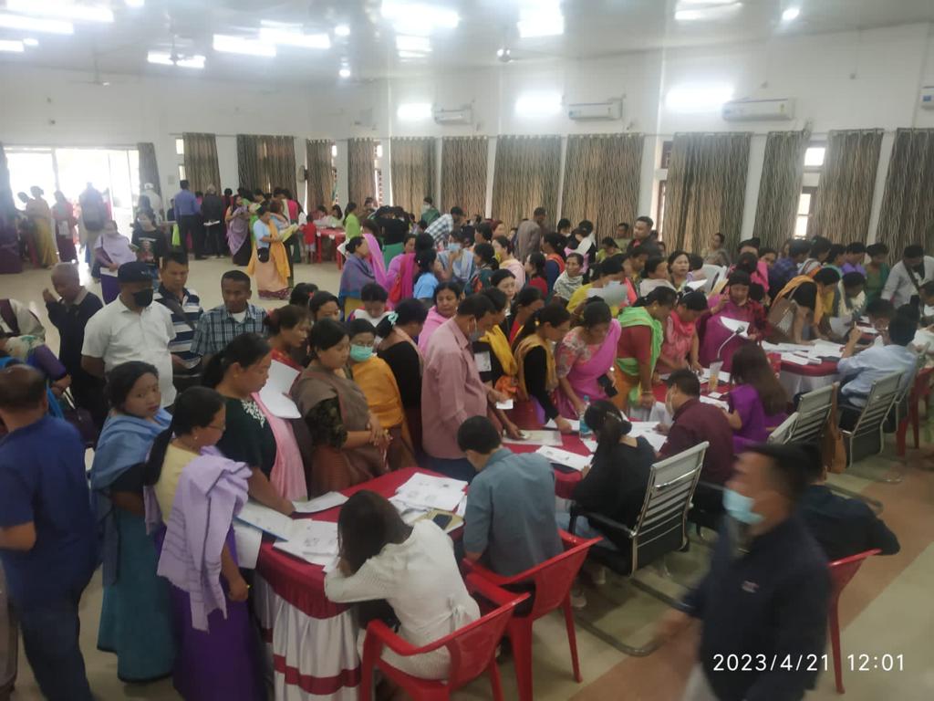 ManipurPlanning's tweet photo. Peoples' Grievances from Imphal East District were addressed, #CivilServicesDay2023 was observed, various scheme benefits were provided during #MeeyamgiNumit held today at Panchayat Bhavan, DC Office Complex, Porompat, Imphal East https://t.co/XOyLNSZmeR