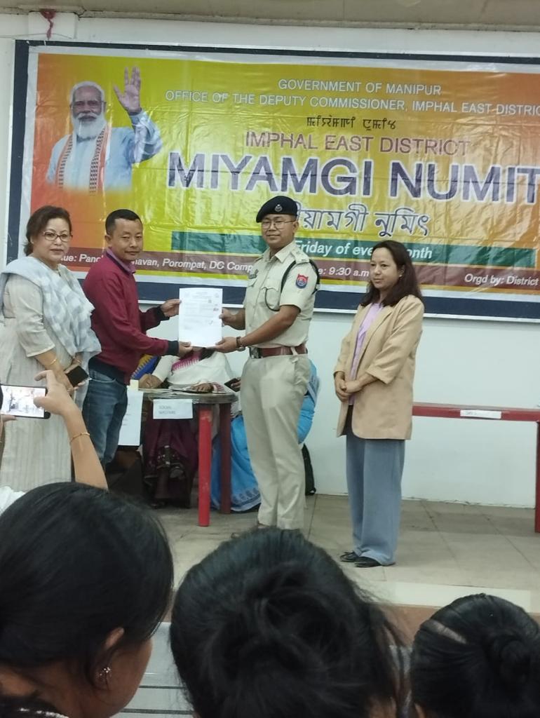 ManipurPlanning's tweet photo. Peoples' Grievances from Imphal East District were addressed, #CivilServicesDay2023 was observed, various scheme benefits were provided during #MeeyamgiNumit held today at Panchayat Bhavan, DC Office Complex, Porompat, Imphal East https://t.co/XOyLNSZmeR