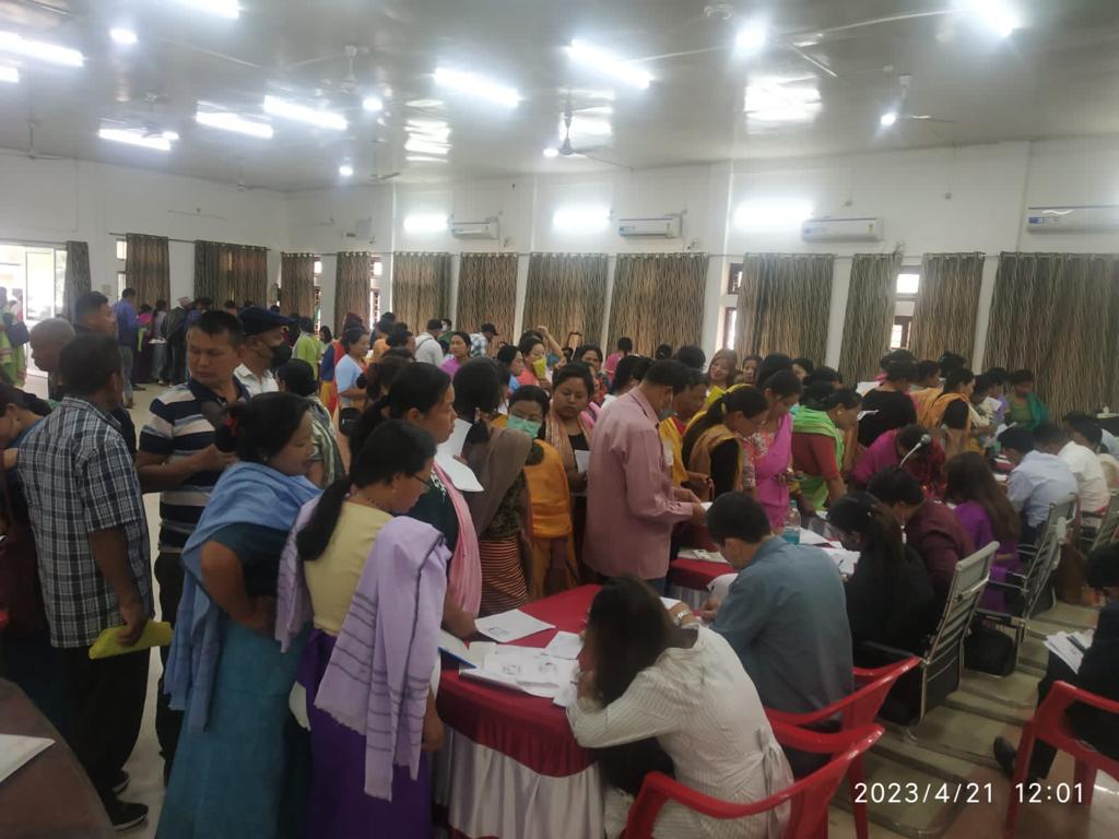 ManipurPlanning's tweet photo. Peoples' Grievances from Imphal East District were addressed, #CivilServicesDay2023 was observed, various scheme benefits were provided during #MeeyamgiNumit held today at Panchayat Bhavan, DC Office Complex, Porompat, Imphal East https://t.co/XOyLNSZmeR