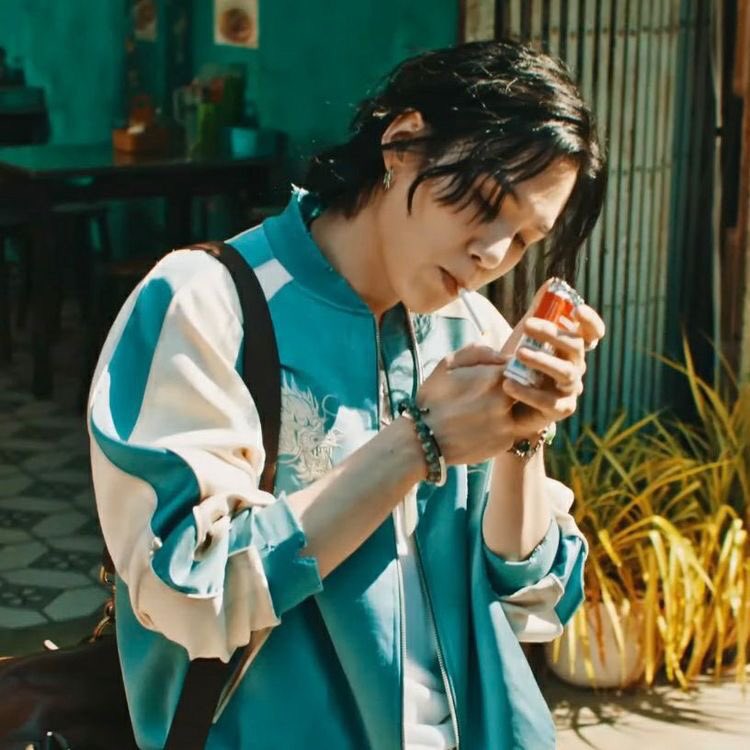 minsugaagustd93's tweet photo. 🚬 https://t.co/hPSELEzCFn