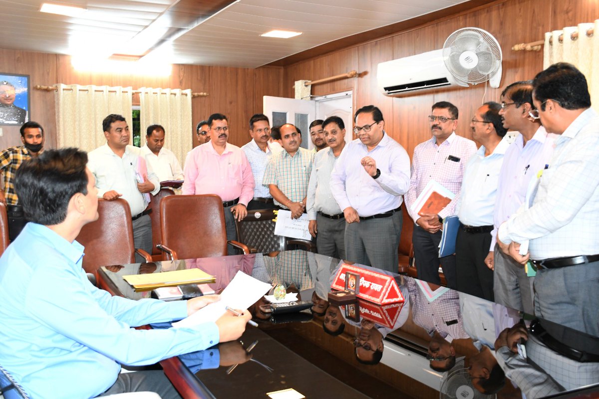 uefuttarakhand's tweet photo. Uttarakhand Engineers Federation strongly condems such  old age colonial practices adopted by DM, Dehradun and requests hon'ble CM Uttarakhand Sir and CS, Uttarakhand sir to please intervene into matter to uphold the morals and dignity of  Engineers of Uttarakhand state. https://t.co/yfHgkVnNjm