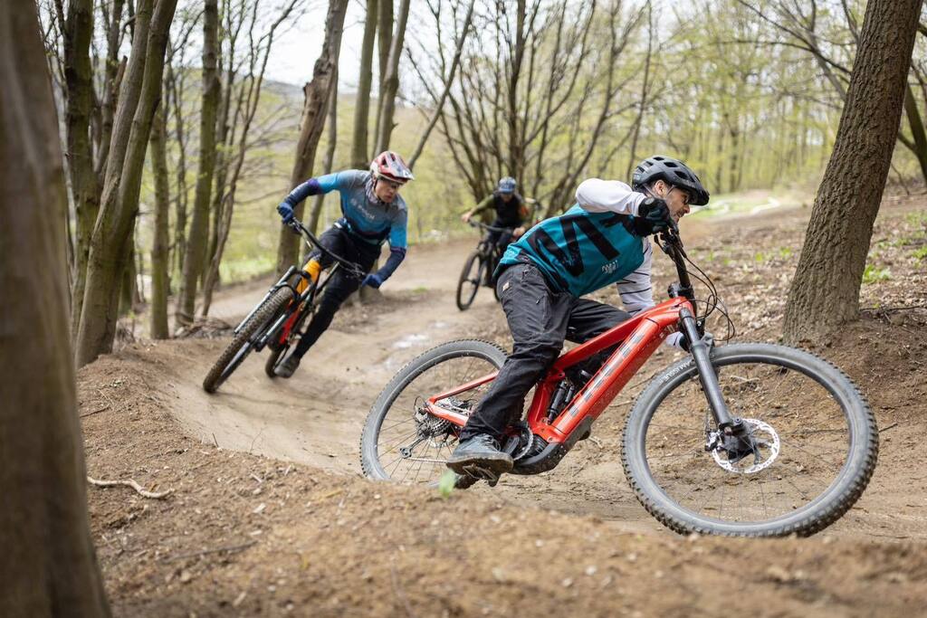 LinesMag's tweet image. Im @trailcenterwien steht der erste Uphill Trail 🇦🇹 mit eigenen Challenges fürs #eBike ⚡️

Mehr zum Uphill Flow Trail ePowered by Bosch 👉 Link in Bio

📸 @markusfruehmann 
#eMTB #Uphillflow #Uphill instagr.am/p/CrTkhYxIThW/