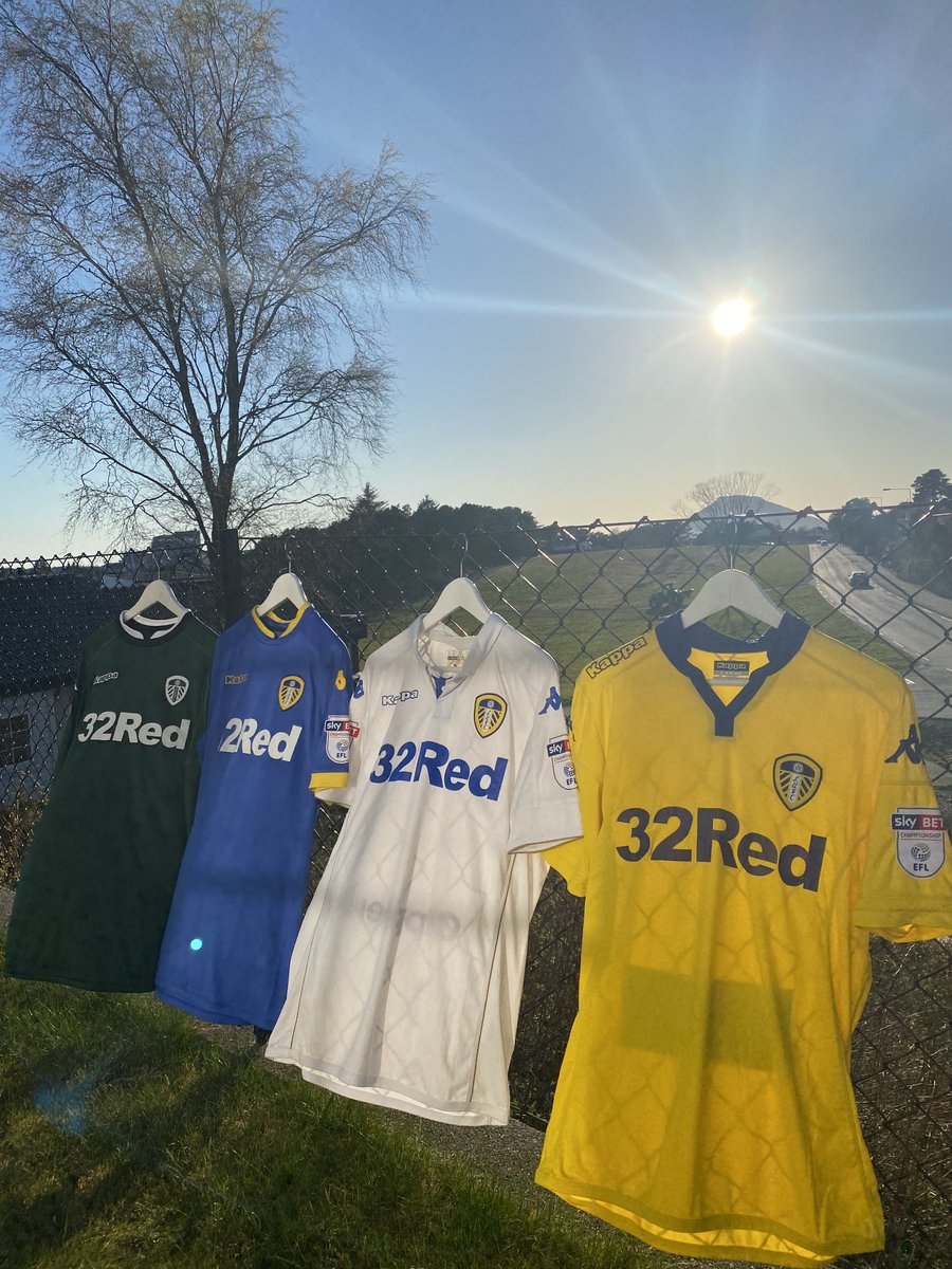 bengtsol's tweet photo. Tradition is everything! 💛💙🤍#colours #leeds #leedsunited #lufc #luscos #green #blue #white #yellow https://t.co/uYXfBZL7t6