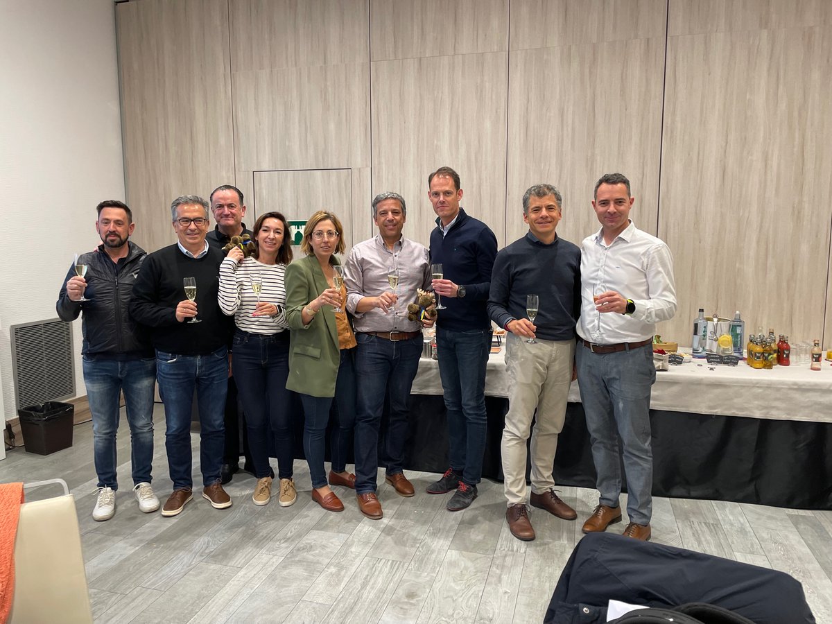 ScotworkES's tweet photo. 📌 La semana pasada también estuvimos con los compañeros de Laboratorios Théa en Barcelona, con nuestro curso ANS.
🔝 ¡Gracias por confiar en nosotros!
📚 ¿ Quieres saber en qué consiste nuestro curso  A.N.S.? Aquí toda la información: https://t.co/kevEidrhqb https://t.co/F322WPDu7p