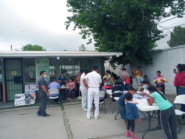 CapaNegras's tweet photo. Brigada de Salud para la Prevención y Orientación en Adicciones en la Casa del Migrante Frontera Digna en conjunto con los programas de la Jurisdicción @Jurisdiccion1PN @CONADICmx 
#JuntosPorLaPaz
#ConadicTeEscucha
#CuidaTuSaludMental
@ceca_coahuila @CapasCoahuila https://t.co/6GXj3wxlJk