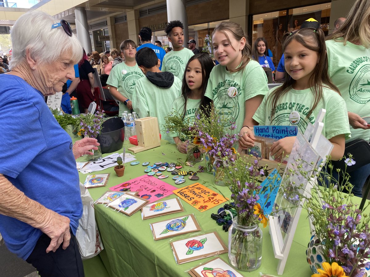 NvstateED's tweet photo. The @GreenOurPlanet2 Giant Student Farmers Market is amazing for our students. Our kids are learning life-long lessons that help them learn and grow in new ways. No pun intended. @NVSupt https://t.co/5ntIwhTBug