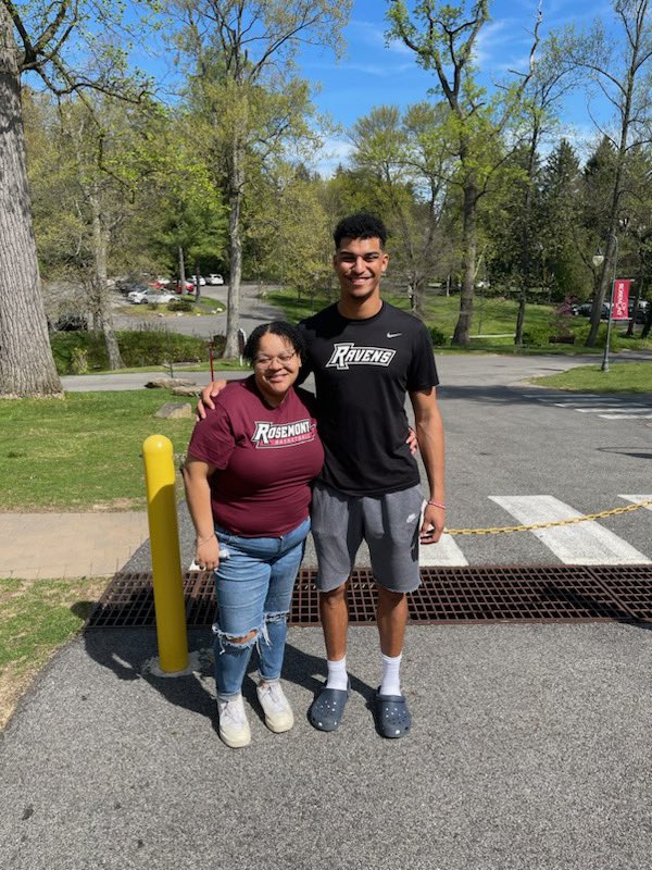 Another week, another edition of #RocoFashionFridays! Shoutout to our students for their absolute eye for fashion 👀 Visit the school store for the current Rosemont trends!