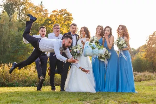 Zeddeee's tweet photo. #ThingsToAvoidAtAWedding 
Cake dropping . . . https://t.co/tMAY4pLSgK