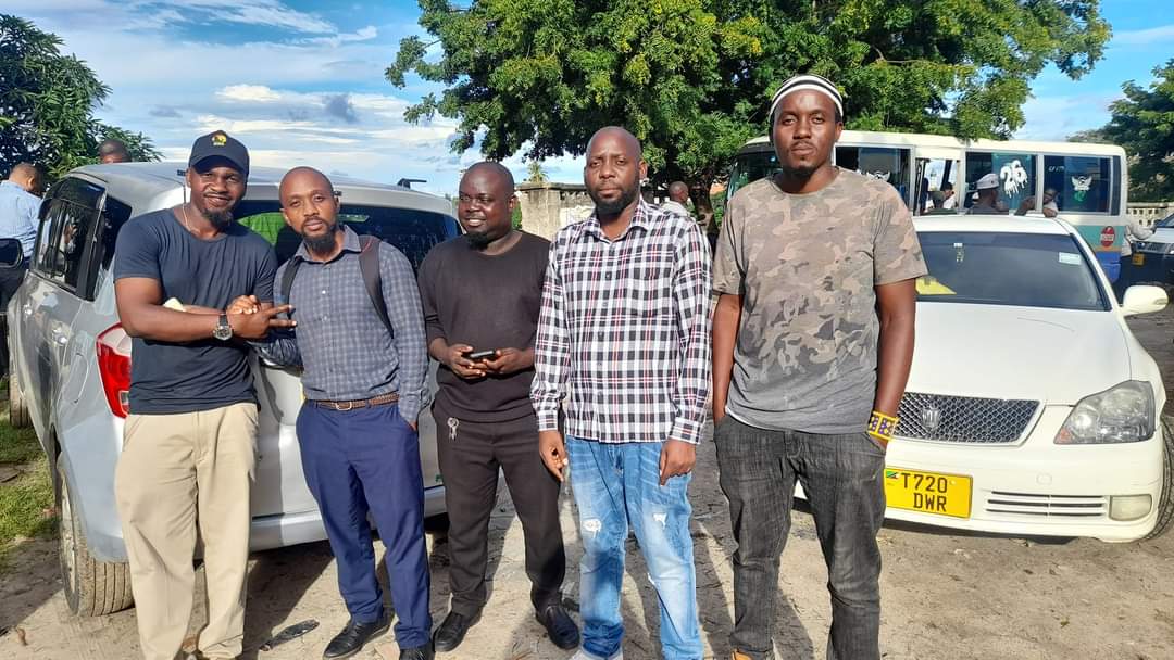 Flying_Saucer__'s tweet photo. After a burial ceremony of #Salutaba At kinondoni cemetery @lugmeryz @LugomboMaKaNTa https://t.co/HtXPbByBGw