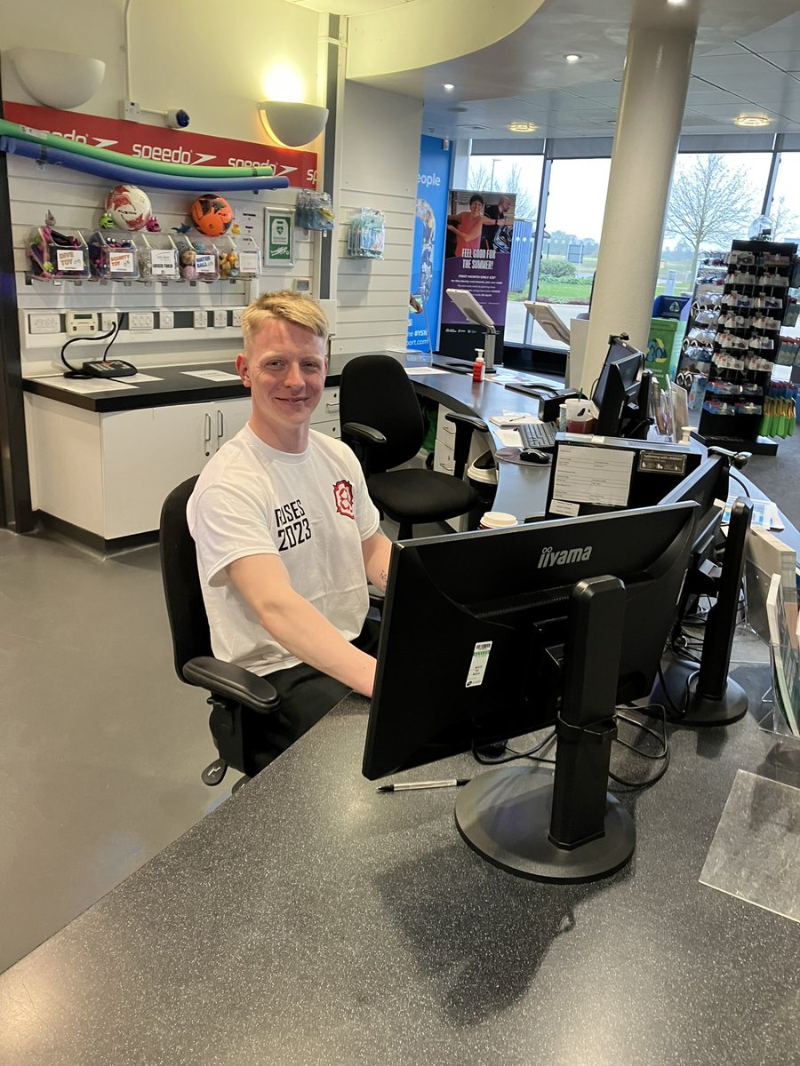 KHEF22's tweet photo. Great to overhear the team explaining roses to visitors on the night before the first #roses2023 events &amp; a week before next weekends big roses festival. Good luck teamYork @yorksport1 are right behind you. #oneteamoneYork @yorkunisu @YorkSportUnion @UniOfYork @bvulliamy https://t.co/WtZadLQgyU