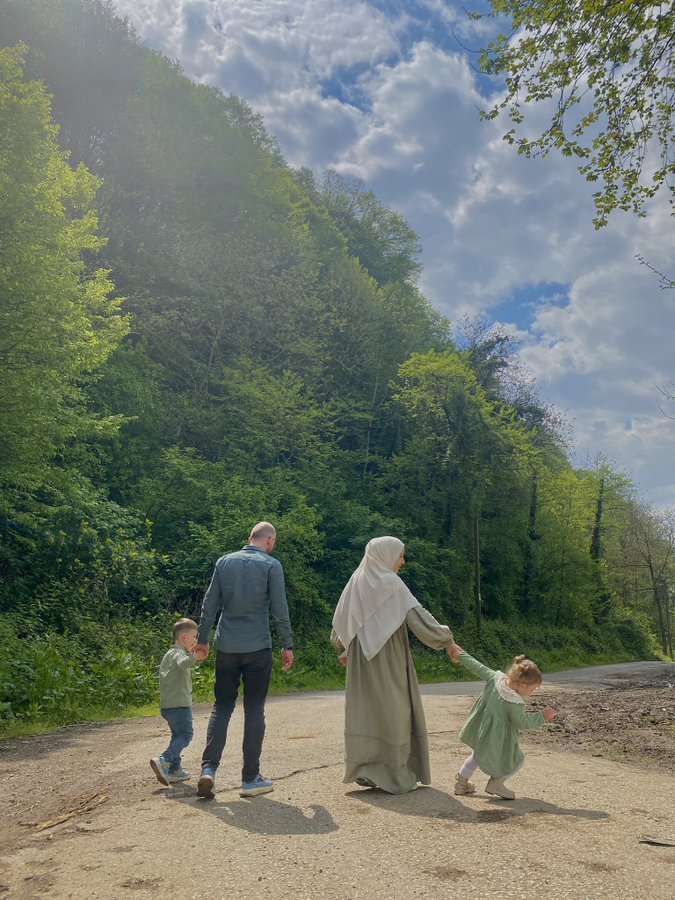 zemheri_____'s tweet photo. Sevgi meselâ, Ehline denk gelirse dünyada cenneti yaşatır..💚 https://t.co/tPeOl1XQfP