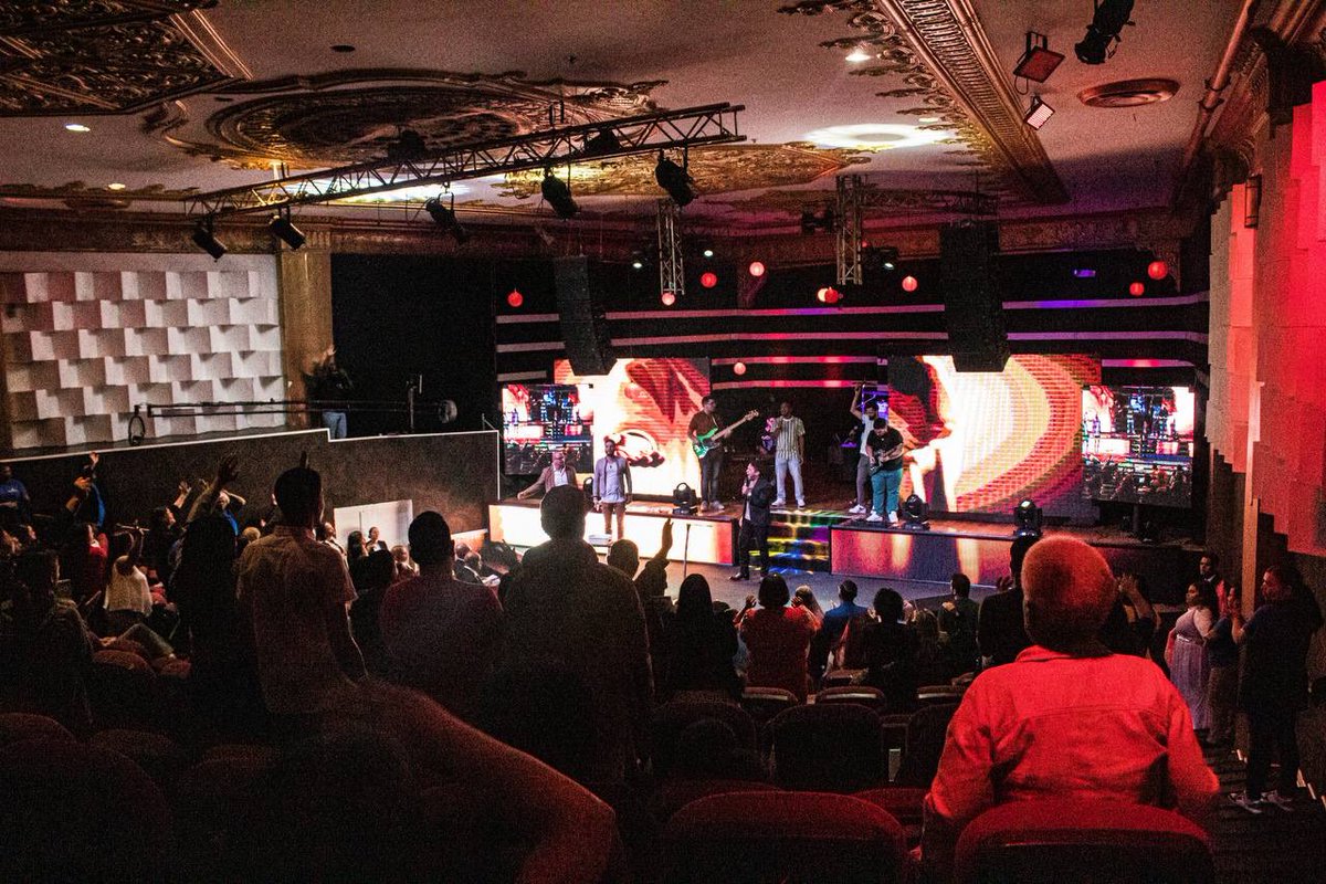 dionnybaez's tweet photo. Inició Elevate! Y que gran inauguración la que tuvimos el día de ayer con mi gran amigo y hermano @pastorsamuelrodriguez 

La palabra nos bendijo tanto! Esta noche vamos por más con @oasisministryofficia

No te lo pierdas, hoy 7pm. Llega temprano. El cupo es limitado. 

#elevate https://t.co/H6OXSGFsSi