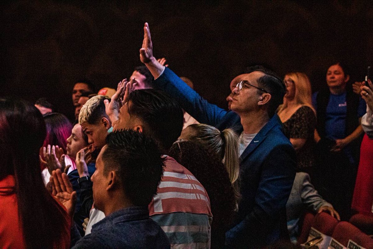 dionnybaez's tweet photo. Inició Elevate! Y que gran inauguración la que tuvimos el día de ayer con mi gran amigo y hermano @pastorsamuelrodriguez 

La palabra nos bendijo tanto! Esta noche vamos por más con @oasisministryofficia

No te lo pierdas, hoy 7pm. Llega temprano. El cupo es limitado. 

#elevate https://t.co/H6OXSGFsSi