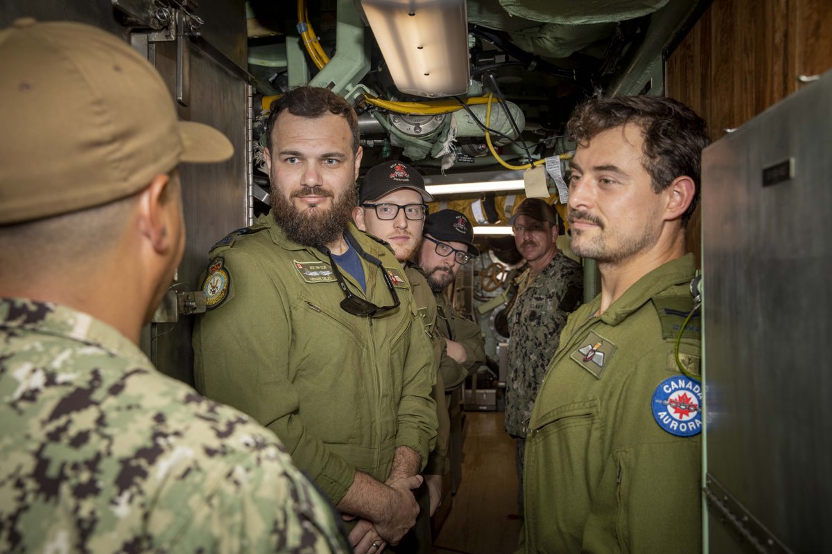 Showing our friends around! 🇨🇦 🇰🇷 

NAVAL BASE GUAM 📍 Cmdr. Daniel McNab, commanding officer of the Virginia-class fast-attack submarine USS Illinois (SSN 786) leads a tour for members of the #RepublicofKoreaNavy and the #CanadianNavy during exercise Sea Dragon 2023, March 21.