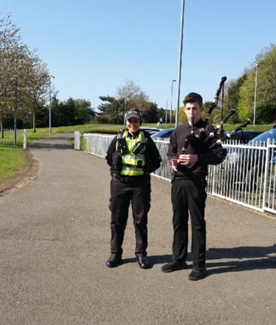 Staff, school link officer PC Ashraf and parents were <a href="/CraigmountHS/">Craigmount High School</a> today to see off the S6 pupils. 

We wish them all the very best in their future endeavours. 

#SchoolLeaversDay
#CommunityPolicing