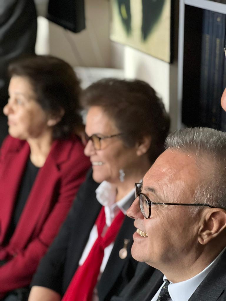 AliKARAOBA's tweet photo. CHP Eşme İlçe Örgütümüzü ve yeni açtığımız Seçim Bürolarımızı;
İl, Merkez İlçe Başkanımız Milletvekilimiz,Milletvekili Adaylarımız ,Kadın, Gençlik Kollarımız ve Üyelerimizle ziyaret ederek bayramlaştık..
Herkese sağlıklı,mutlu nice bayramlar diliyorum…
#GeliyorGelmekteOlan https://t.co/biBLwjKn7L