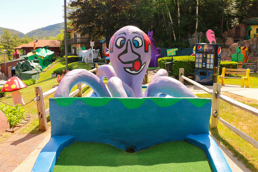LuauAtTheLake's tweet photo. #FridayFunFact : Ohana has a #minigolf tournament every year, with TROPHIES! Make sure you explore one (or more) of #LakeGeorge 's zany mini golf courses & don't forget to turn your scorecard in when you get back to the Tiki!
. . .
#ohana #luauatthelake #funwithapurpose https://t.co/mblvmgQXEN