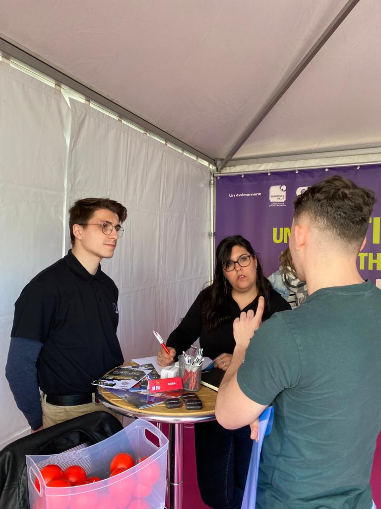 CCIduCHER's tweet photo. [#Emploi #RH] Clap de fin pour Job Box 🔥 24 entreprises présentes ➕ de 500 postes à pourvoir en CDI, CDD et alternance
Merci à toutes les entreprises présentes, au public venu place Séraucourt à #Bourges et au @PrintempsDB !
#JobBoxPDB #DynamiqueRH @Bourges2028 @CCI_CentreVdL https://t.co/ToDeCHHErj