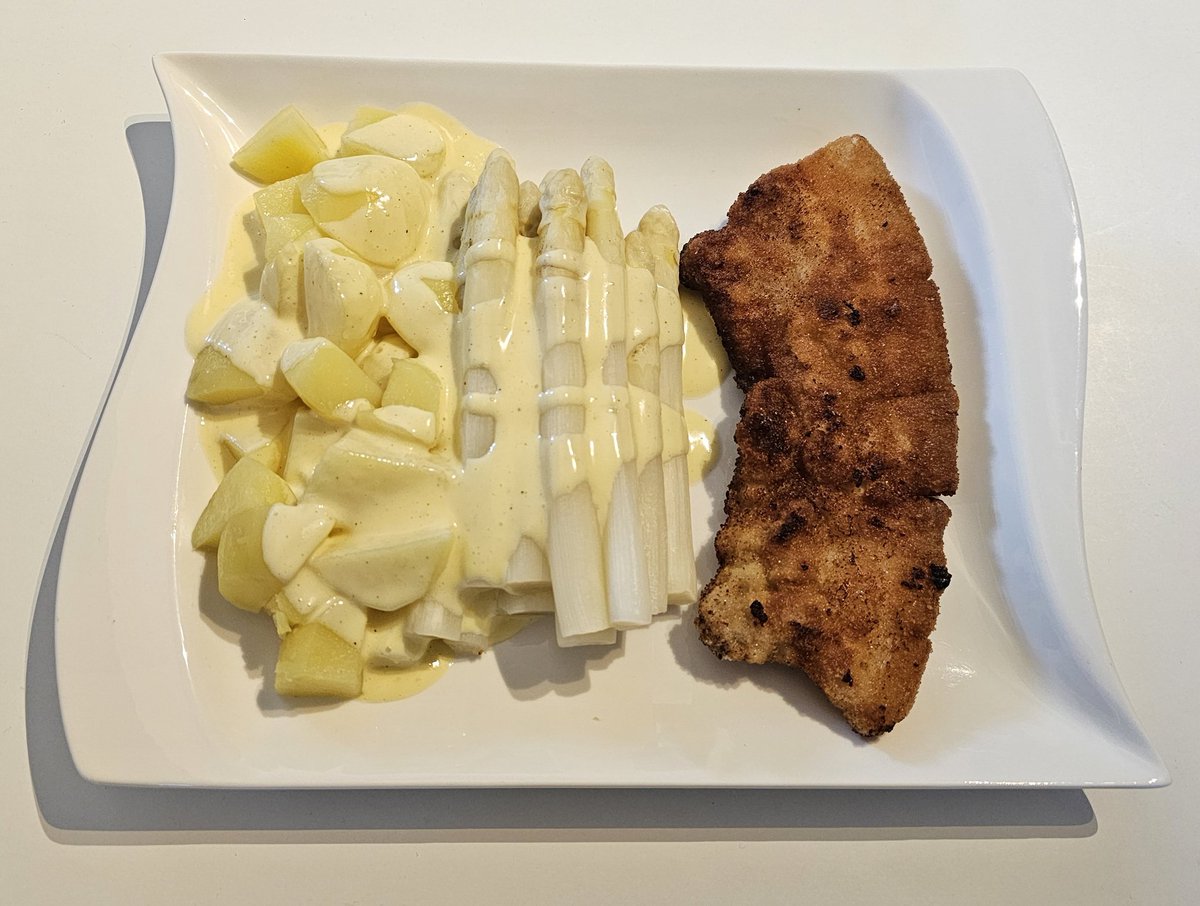 Antschie79's tweet photo. Kartoffeln, Spargel, Schusterkarbonade und Hollandaise 😍 https://t.co/XUfHISDpA0