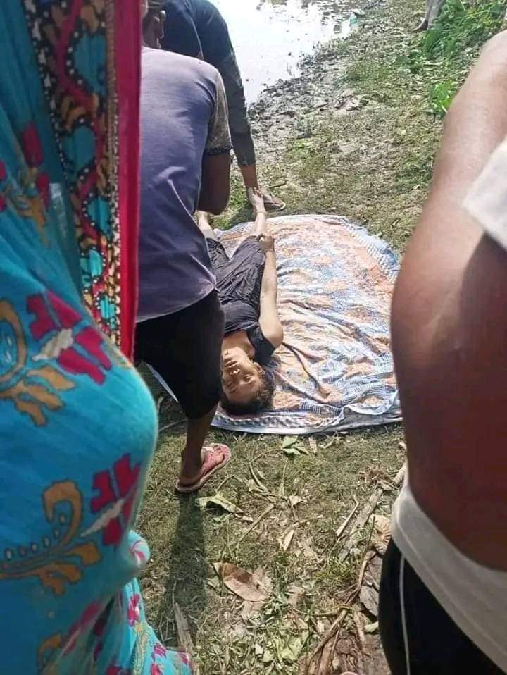 THE_SR_B's tweet photo. এই হলো @WBPolice পশ্চিমবঙ্গ পুলিশ ছিঃ ছিঃ ।বোনের দেহ টাকে কিভাবে নিয়ে যাচ্ছে ।
রেপিস্ট টাকে তো সিকিউরিটি দিয়ে রীতিমত ঘরের জামাই এর মত নিয়ে যায়।
উপরন্তু আন্দোলন কারী দের মেরে মাথা ফাটিয়ে দেয় ।
#justicefordoli
#justice_for_doli_barman
@MamataOfficial দয়া করে বিবেচনা করুন 🙏 https://t.co/QJl3e5OOe9