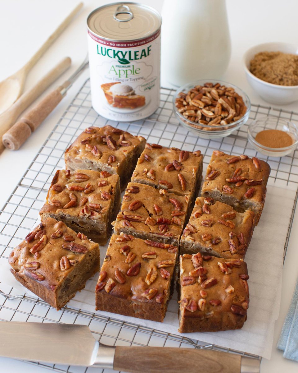 luckyleaf's tweet image. Blondies are the amazing cousin of brownies, but with brown butter flavor! They’re delicious on their own but made that much better with the addition of convenient apple filling and pecans. Recipe courtesy of Best Friends For Frosting by Melissa Johnson: luckyleaf.com/recipe/brown-b…