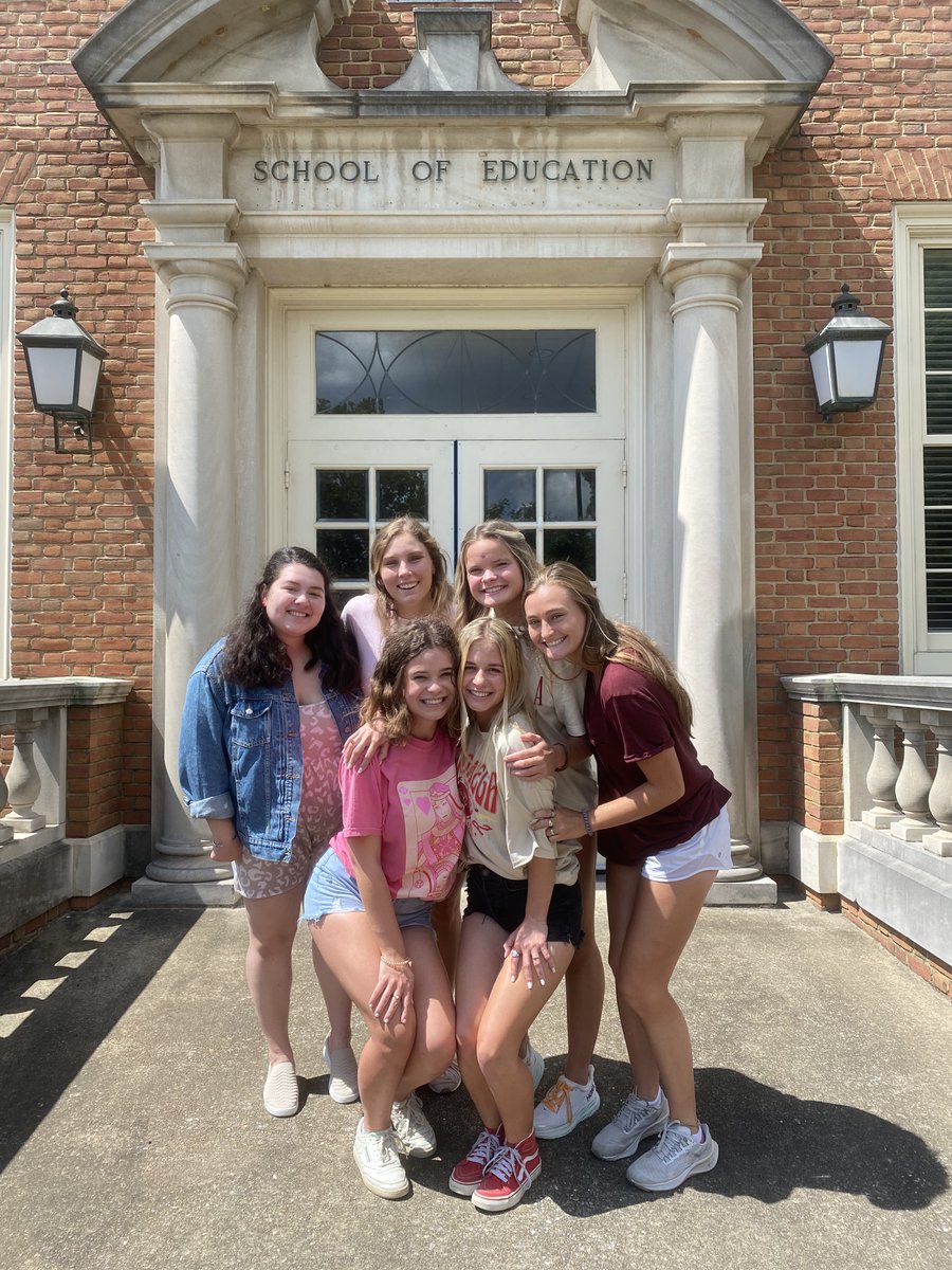 Caroline Thompson tweet media