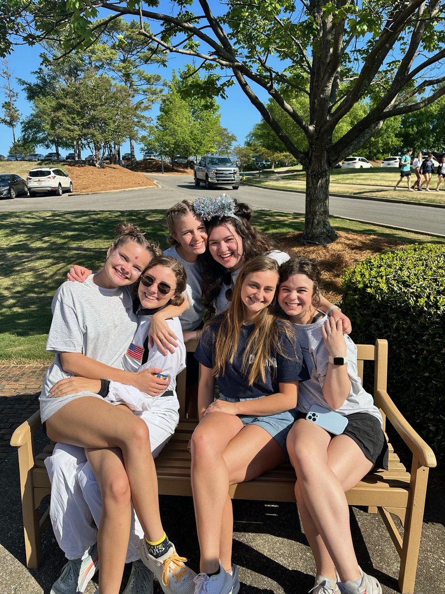 Caroline Thompson tweet media