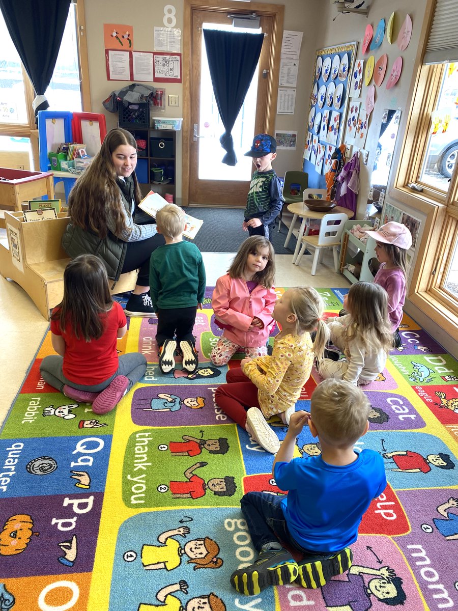 clcmnedu's tweet photo. Phi Theta Kappa members collected donations for Annie's Childcare and Learning Center. Students dropped off toys, art supplies, children's books, blankets and pants, and then read several books to the children. @PHITHETAKAPPA
#CLCcares #donation #happy https://t.co/qzUOLcjMio