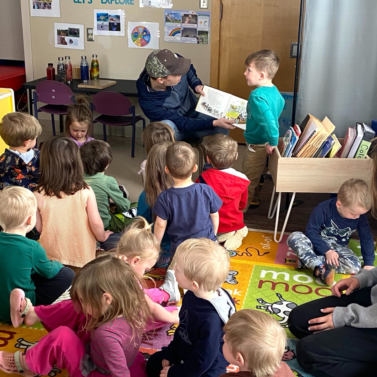 clcmnedu's tweet photo. Phi Theta Kappa members collected donations for Annie's Childcare and Learning Center. Students dropped off toys, art supplies, children's books, blankets and pants, and then read several books to the children. @PHITHETAKAPPA
#CLCcares #donation #happy https://t.co/qzUOLcjMio