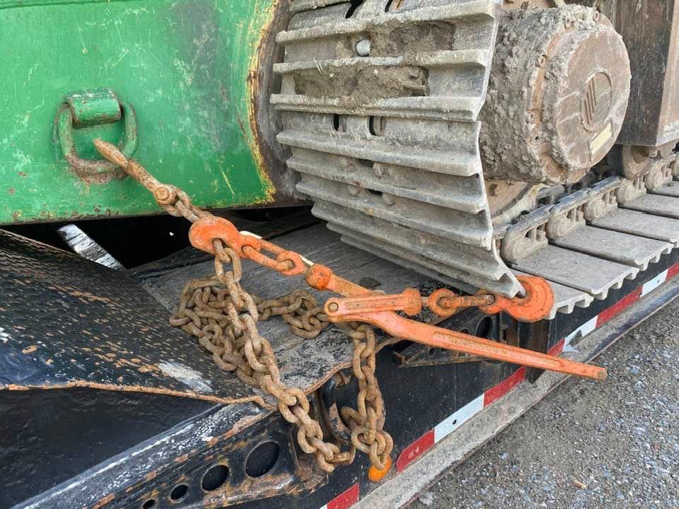 DirtyOlTrucker's tweet photo. Perfect 😬

#thedirtyoldtrucker #oversizeload #loadsecurement #thataintgoingnowhere #machinery #heavymachinery #heavyhauler #heavyhaulmafia https://t.co/GLHIhxAmKA