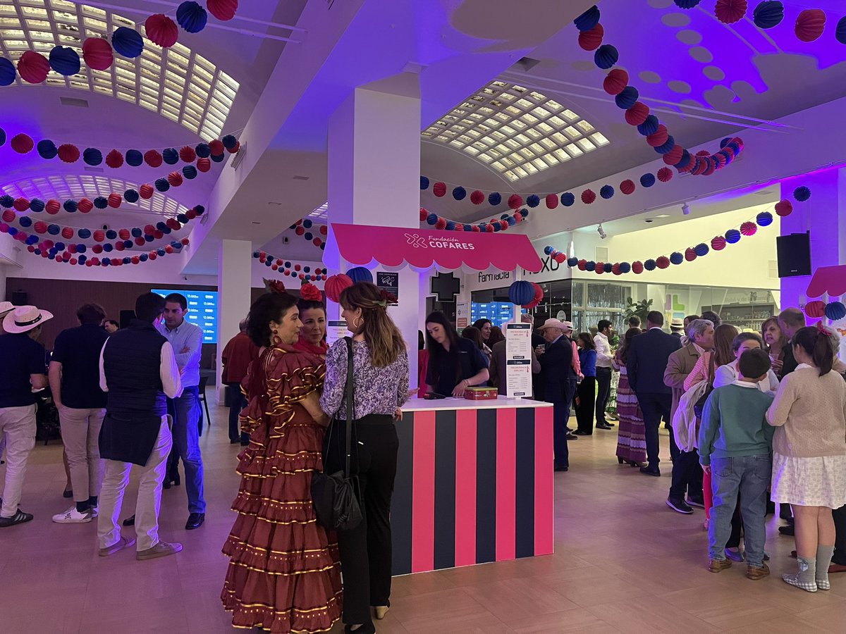 Todo listo en la caseta solidaria de la #FundaciónCofares para celebrar la #FeriadeAbril colaborando con el Programa Sanamos que facilita a las personas con pocos recursos el acceso a productos farmacéuticos.