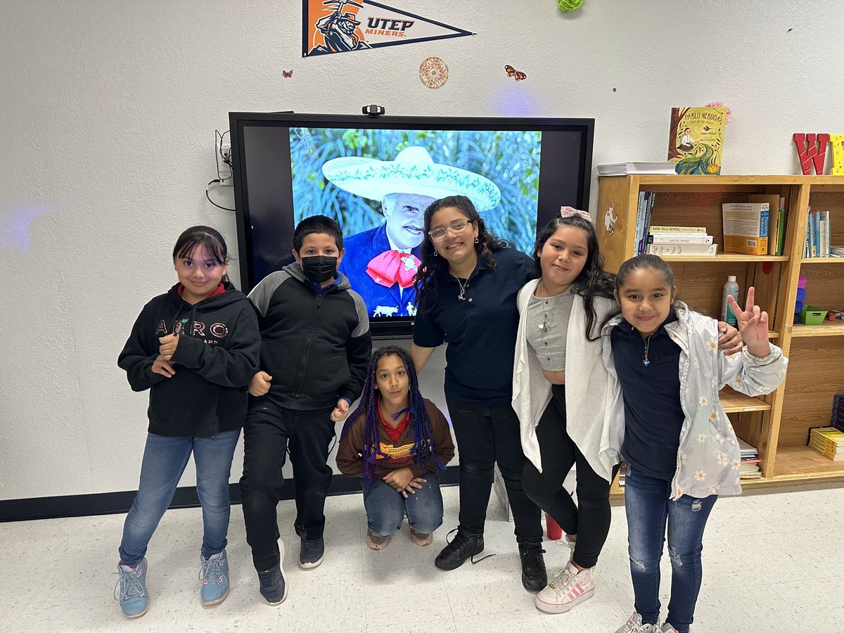 Tammy_Luv1's tweet photo. 4th Grade Cowboy Bunch. Oh & Happy Birthday Victoria! 🎉 #colorpaints #learning #bday #cowboys #vibes #lasmañanitas @CISElPaso https://t.co/8XvGZzdsXc